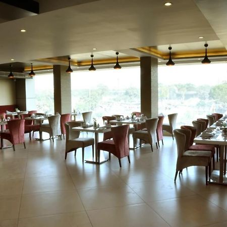 Kc Manor Hotel Jamshedpur Eksteriør billede