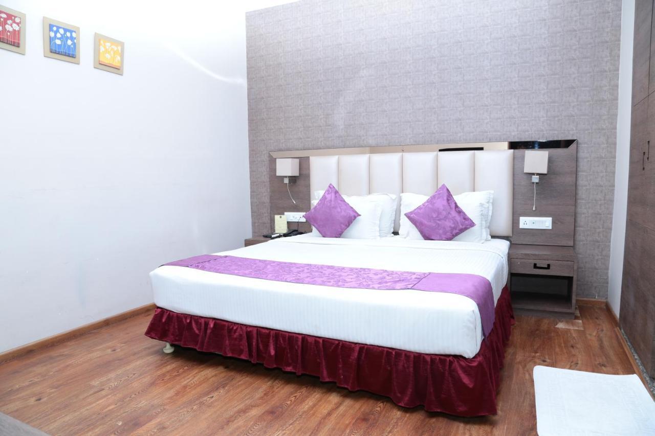 Kc Manor Hotel Jamshedpur Eksteriør billede